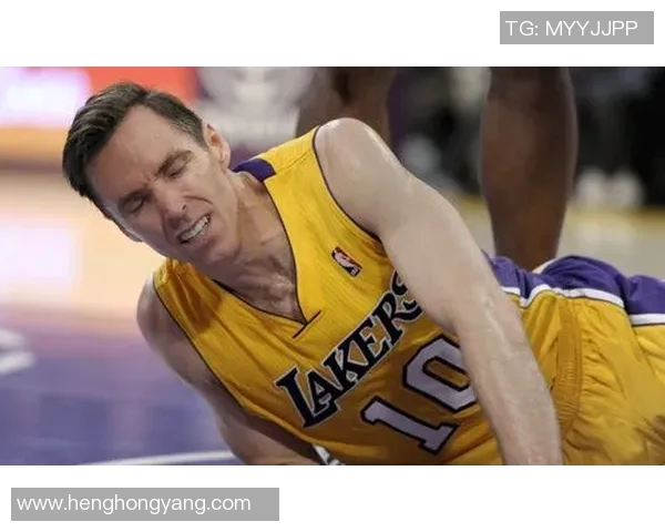 足坛巨星携手篮坛传奇同框合影展现跨界体育魅力与友谊